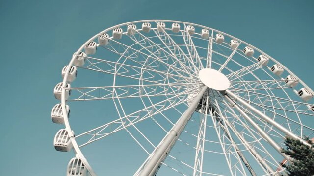 ferris wheel at day