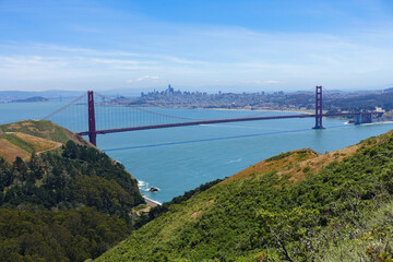 Golden Gate de San Francisco avec la ville en skyline, Californie, USA