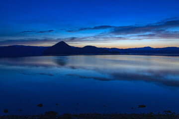 洞爺湖町　夜明けの洞爺湖