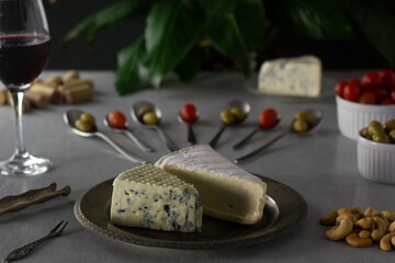 Gorgonzola and brie cheese