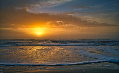 Fototapeta premium Sunrise at the beach