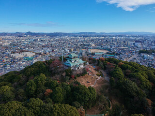 空中撮影した小牧城の秋風景