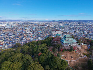 空中撮影した小牧城の秋風景