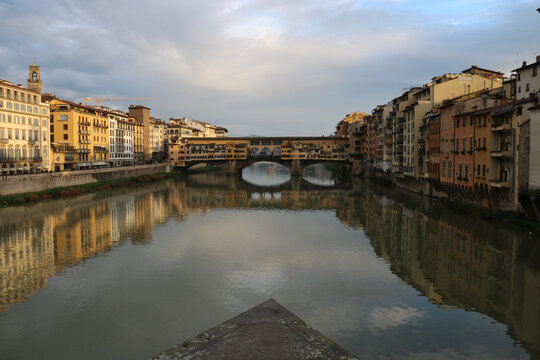 vista del puente viejo en florencia
