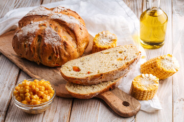 Sliced fresh baked corn and pumpkin bread on the decorated table