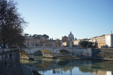 Obraz premium Tevere river along Castel Sant'Angelo or Saint Angel Castle in Rome, Italy - イタリア ローマ テヴェレ川 サンタンジェロ城 