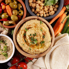 hummus with vegetable and pita bread