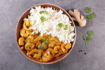 shrimp cooked with cream and curry