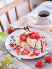 春スイーツ イチゴのパンケーキでティータイム