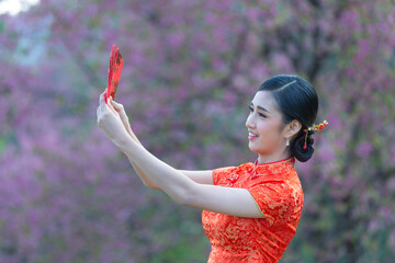 beautiful Asian woman show something and take red envelopes in chinese new year