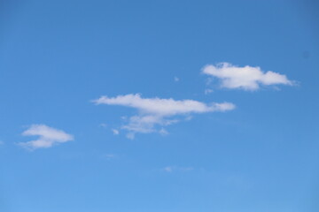 雲、　　　大空に浮かぶ雲