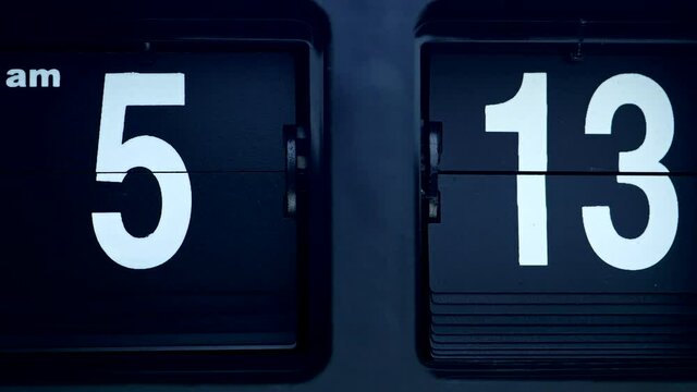 Close-up Flip clock White numbers on black background startime 05.00 am, Time lapse 30 minutes.