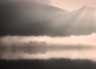 Fototapeta na wymiar Misty morning on Derwentwater.