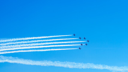 Airplanes taking part in air show - obrazy, fototapety, plakaty
