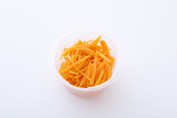 容器に入ったにんじんしりしり