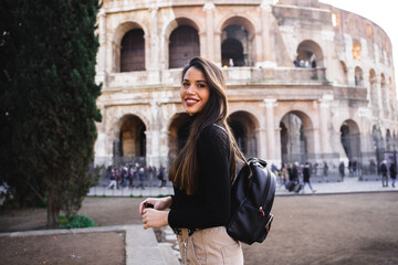 Fototapeta na wymiar girl sightseeing in rome