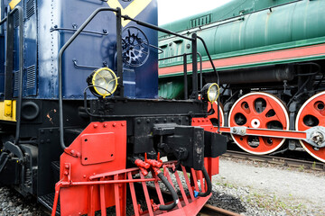 Obraz premium restored old trains on rails