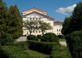 Fototapeta na wymiar Zhovti Vody Palace of Culture