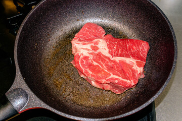 調理中のステーキ