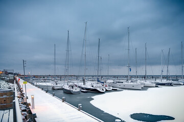 Hafen im Winter im Ostseebad Kühlungsborn an der Ostsee, Mecklenburg-Vorpommern, Deutschland
