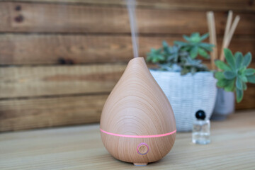 Aromatherapy diffusers, friendly silent mini ultrasonic wood diffuser with color light