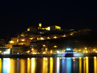 Fototapeta na wymiar Cidade de Coimbra de noite