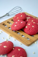 red cookies