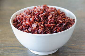 hot riceberry steam deliciouse stay in white bowl