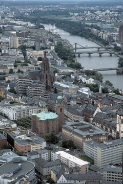 Blick vom Hochhaus Main-Tower ueber die Stadt Frankfurt am Main