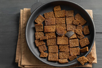 In a cast-iron dish are delicious crunchy crackers from black bread
