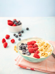 muesli with berries