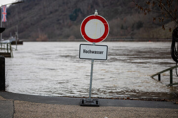 &Uuml;berflutete Stra&szlig;e bei Hochwasser