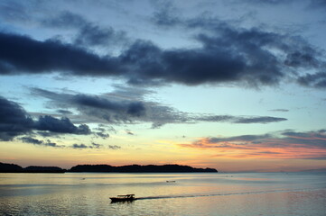 Fototapeta na wymiar Fishing boat watching the sunset