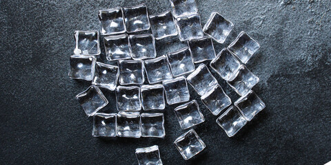 imitation artificial ice cubes plastic pieces transparent acrylic not really cold, optical illusion...