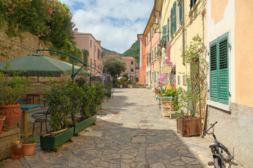 Il centro storico della cittadina di Ameglia in provincia di La Spezia, Liguria, Italia.