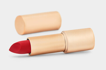 Roter Lippenstift auf weissem Hintergrund