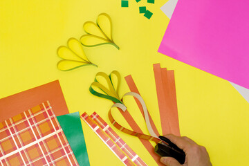 Handmade craft project. Creative DIY concept. Making carrots garland for Easter. Step by step photo instruction. Step 5 © AnnRomb