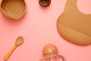 Children's tableware silicone plate and spoon with wooden handle, bib with a jar of baby food....