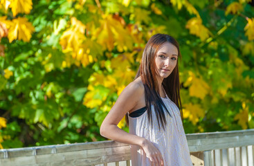 Naklejka premium Young Woman Posing Outdoors on a Autumn Day