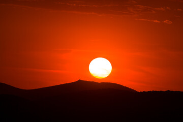Atardecer en Sierra Morena, Jaen, Andalucia. It to gets dark in Morena Mountain range, Jaen, Spain