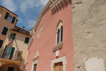 Fototapeta na wymiar La chiesa di San Vincenzo Martire nel centro storico di Ameglia, La Spezia, Liguria, Italia.