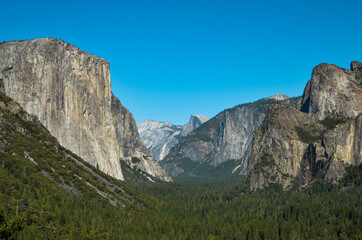 Fototapeta na wymiar California Valley and Yosemite National Park