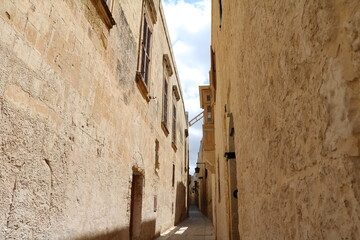 Fototapeta na wymiar Narrow old lane in Mdina, Malta