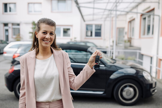 Portrait of smiling businesswoman holding car keys