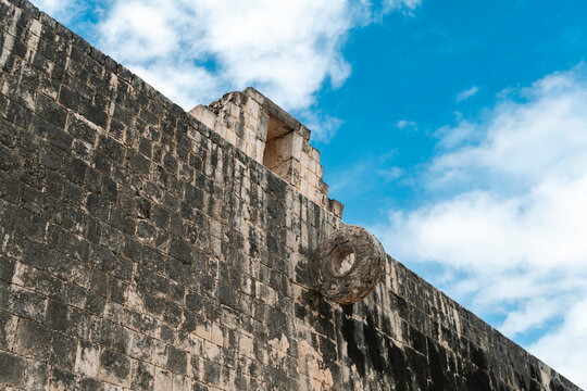 Mexico, Yucatan, Chichen Itza, Wall in ancient Mayan ruins