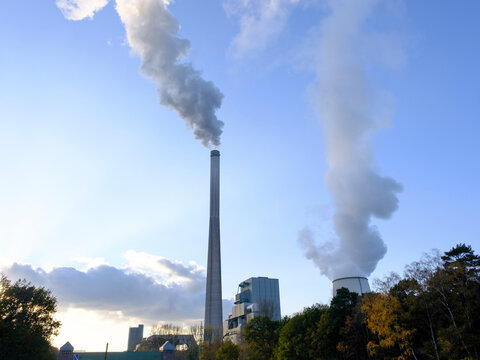 Germany, North Rhine-Westphalia, Bergkamen, Smoke rising from coal-fired power station at sunset