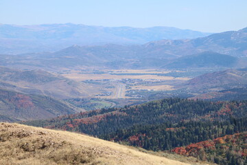 Naklejka premium Morgan valley aerial view from Big Mountain summit