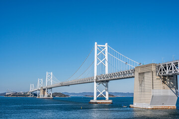 Fototapeta na wymiar 瀬戸大橋記念公園から瀬戸大橋を望む