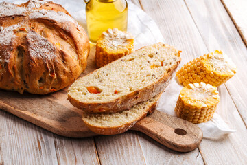 Sliced fresh baked corn and pumpkin bread on the decorated table
