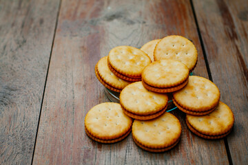Round salted cracker cookies in wooden bowl putting